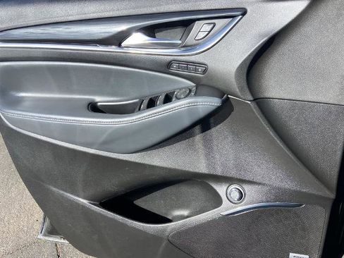 Used 2022 Buick Enclave Premium image 18