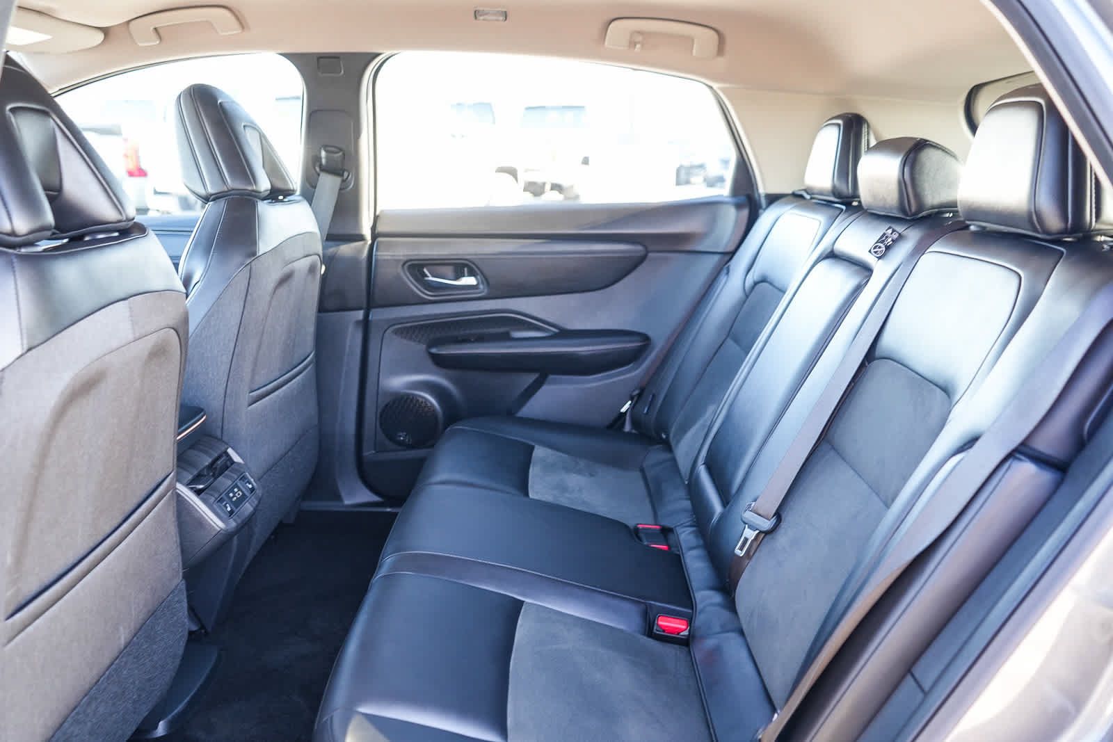 Used 2024 Nissan Ariya AWD image 18
