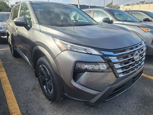 Used 2025 Nissan Rogue SV image 3