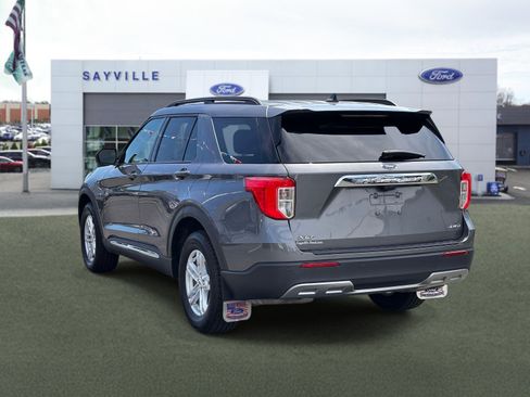 Used 2023 Ford Explorer XLT w/ Equipment Group 202A AWD/4WD image 4