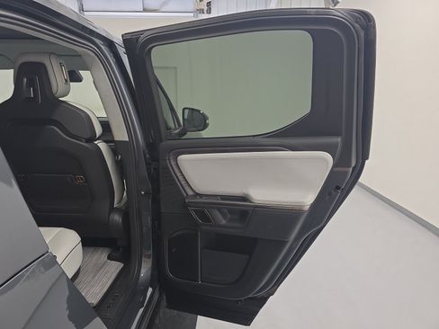 Used 2024 Rivian R1T Adventure AWD/4WD image 19