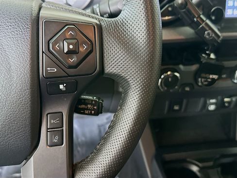 Used 2018 Toyota Tacoma TRD Off-Road AWD/4WD image 17