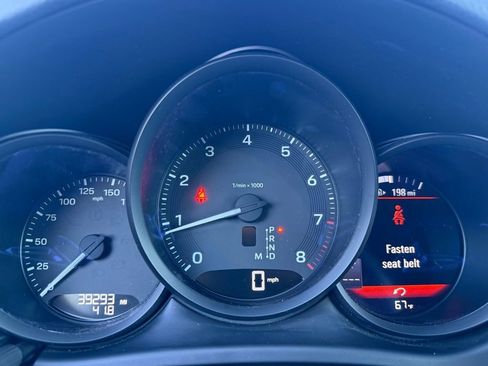 Used 2022 Porsche Macan w/ Premium Package Plus image 23