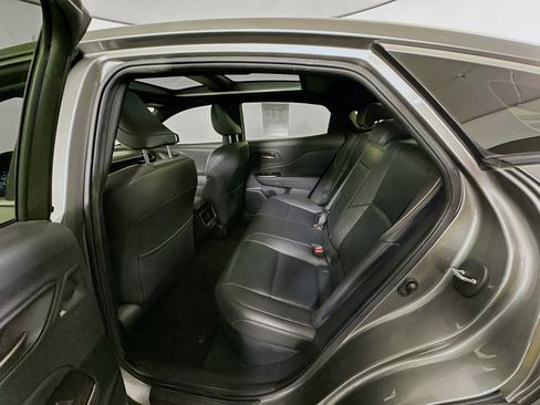 Used 2024 Toyota Crown Limited image 27