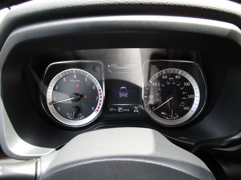 Used 2018 Nissan Titan Platinum Reserve AWD/4WD image 11