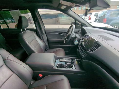 Certified 2025 Honda Passport Black Edition image 11