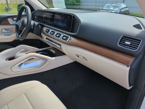 Certified 2024 Mercedes-Benz GLE 450e 4MATIC image 37
