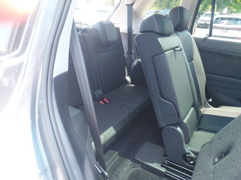 Used 2023 Volkswagen Tiguan SE w/ Panoramic Sunroof Package FWD image 31