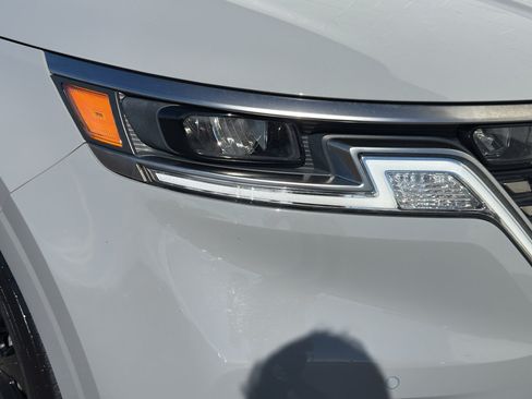 Used 2024 Kia Carnival SX FWD image 3