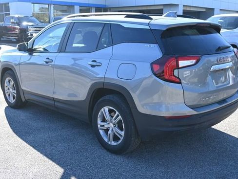 Used 2023 GMC Terrain SLE w/ Driver Convenience Package image 3