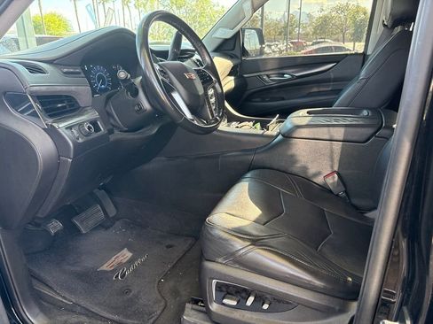 Used 2017 Cadillac Escalade ESV Luxury RWD image 4