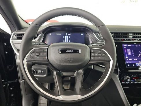 New 2025 Jeep Grand Cherokee 4WD image 12