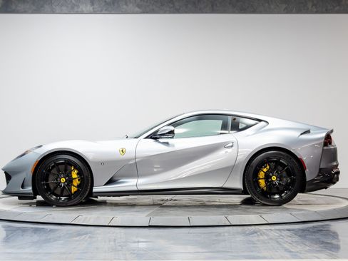 Used 2018 Ferrari 812 Superfast RWD image 33