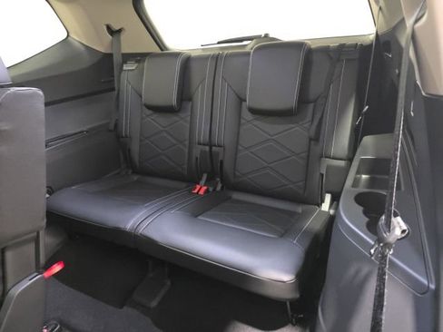 Used 2025 Volkswagen Atlas SE image 32