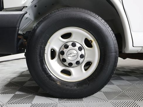 Used 2016 Chevrolet Express 2500 RWD image 9