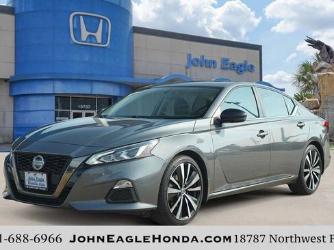 Used 2019 Nissan Altima 2.5 SR w/ SR Premium Package FWD image 1