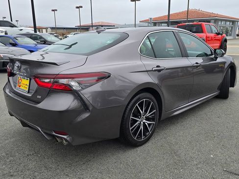 Used 2024 Toyota Camry SE FWD image 4