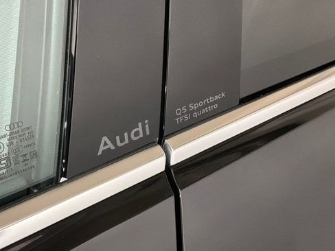 Used 2025 Audi Q5 Premium w/ Convenience Package image 27