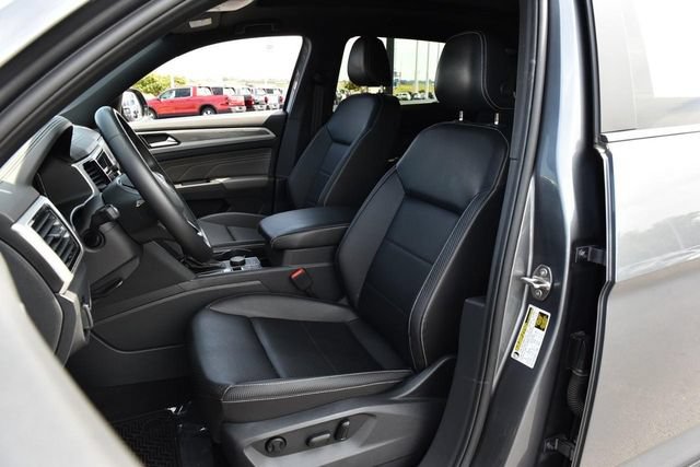 Certified 2023 Volkswagen Atlas Cross Sport SE w/ Panoramic Sunroof Package AWD/4WD image 19