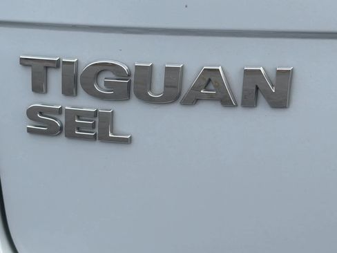 Used 2018 Volkswagen Tiguan SEL image 12