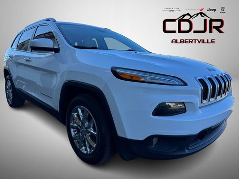Used 2017 Jeep Cherokee Latitude w/ Comfort/Convenience Group image 1