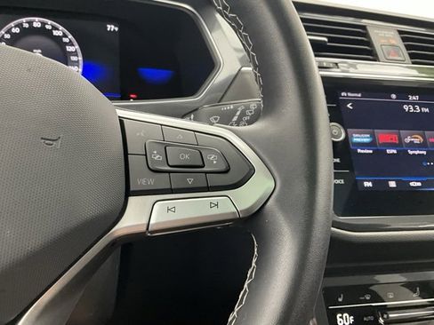 Used 2022 Volkswagen Tiguan SE image 19