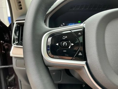 Certified 2025 Volvo XC90 B5 Plus AWD/4WD image 19