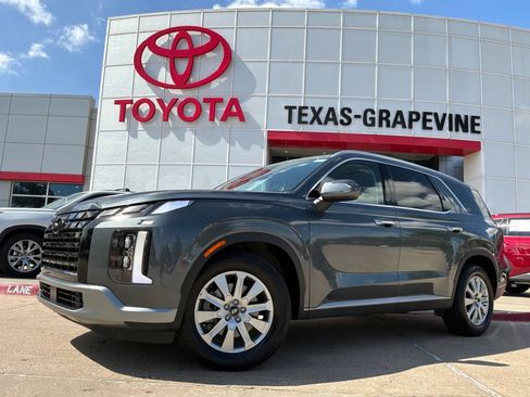 Used 2025 Hyundai Palisade SEL FWD image 2