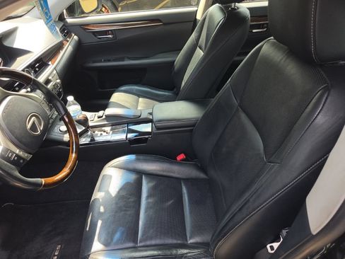 Used 2014 Lexus ES 350 w/ Luxury Package FWD image 5