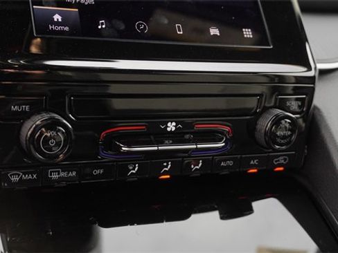 New 2025 Jeep Grand Cherokee Laredo image 24