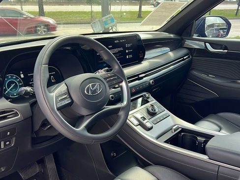Used 2023 Hyundai Palisade Calligraphy image 2