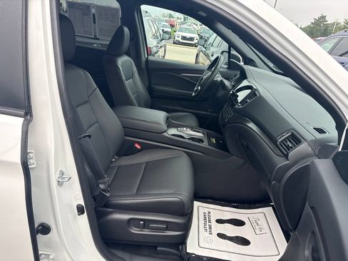 Used 2025 Honda Passport EX-L image 10