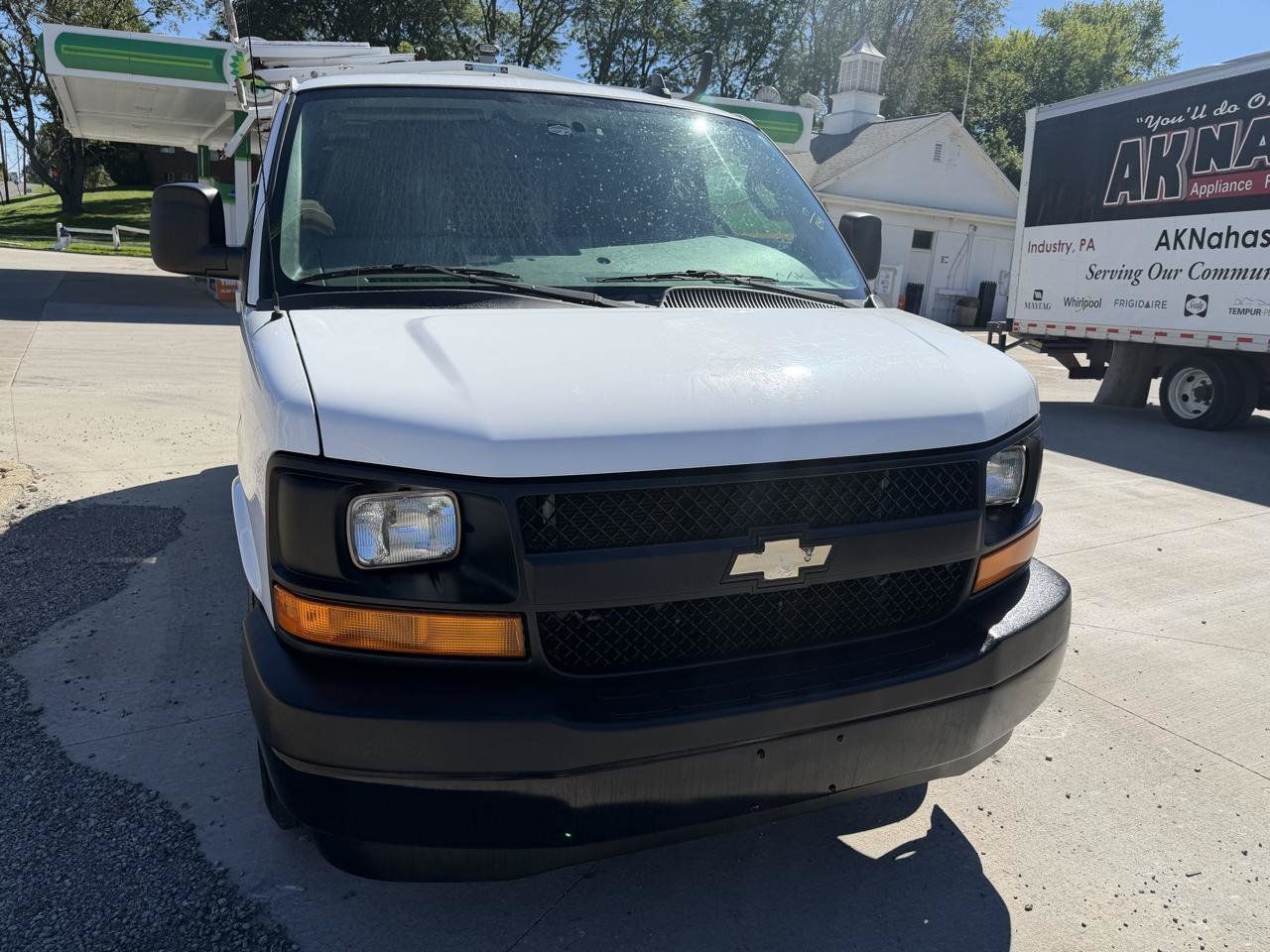 Used 2017 Chevrolet Express 2500 RWD image 11