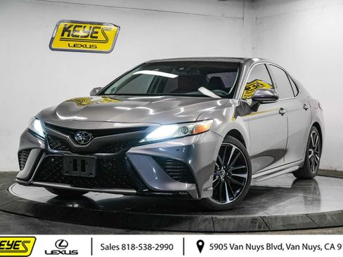 Used 2018 Toyota Camry XSE FWD image 1