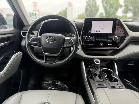 Used 2023 Toyota Highlander XLE AWD/4WD image 21