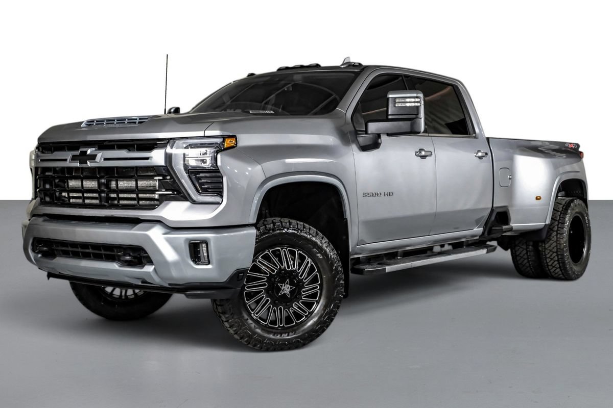 Used 2025 Chevrolet Silverado 3500 LTZ w/ LTZ Convenience Package AWD/4WD image 5