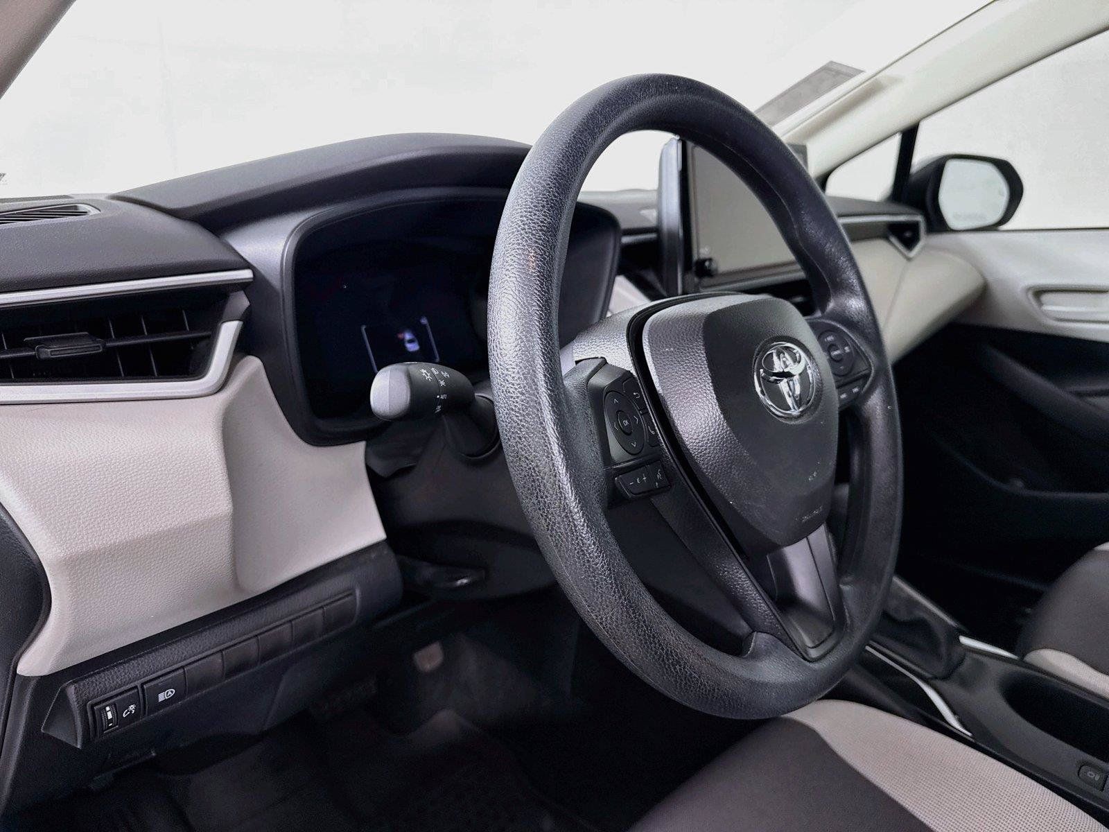 Used 2026 Toyota Corolla LE FWD image 5