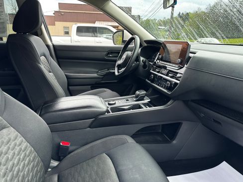Used 2023 Nissan Pathfinder SV AWD/4WD image 7