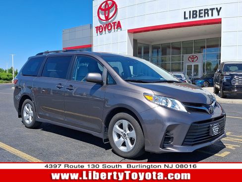 Used 2020 Toyota Sienna LE FWD image 1