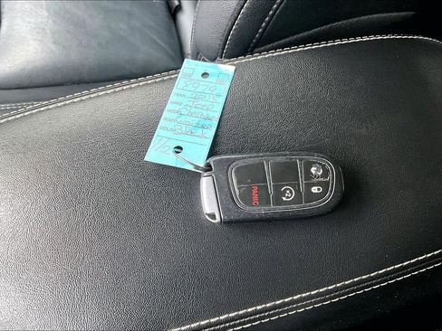 Used 2015 Jeep Cherokee Limited image 35