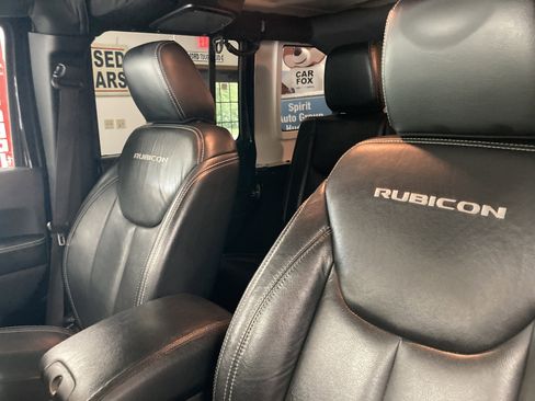 Used 2017 Jeep Wrangler Unlimited Rubicon AWD/4WD image 12