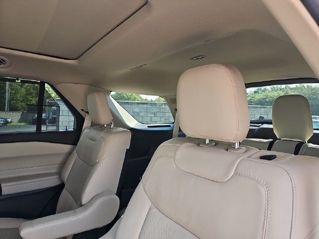 Used 2024 Ford Explorer Platinum w/ Technology Package AWD/4WD image 15