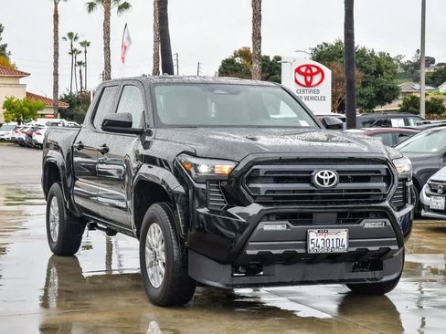 Certified 2025 Toyota Tacoma SR5 image 3