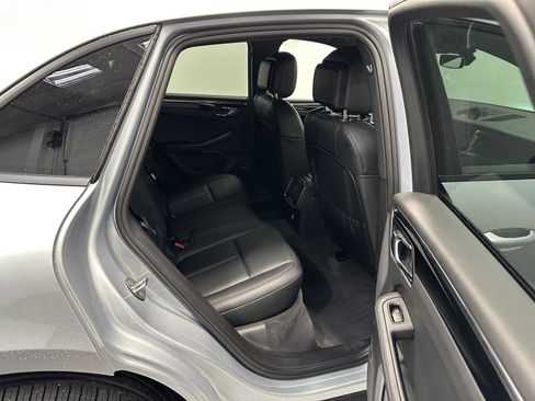 Certified 2026 Porsche Macan image 40