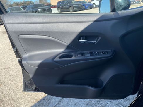 Used 2025 Nissan Versa SV image 18