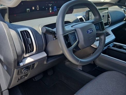 Used 2025 Ford Expedition Active AWD/4WD image 15