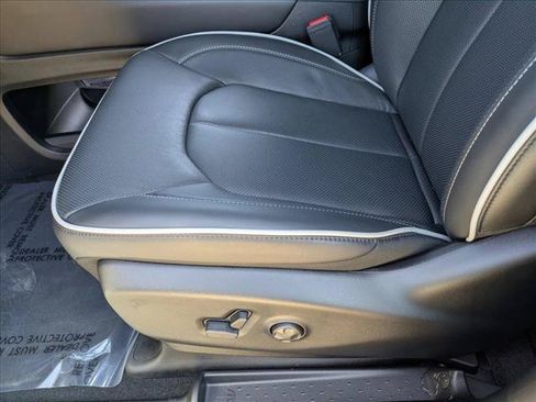 New 2026 Chrysler Pacifica Limited w/ S Appearance Package FWD image 4