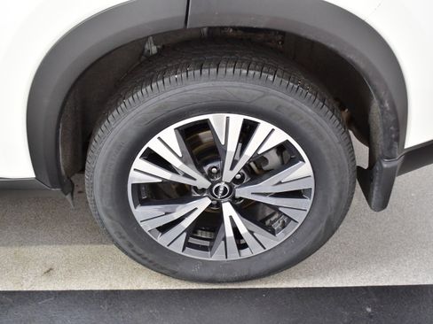 Used 2023 Nissan Rogue SV image 29