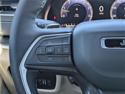 New 2025 Jeep Grand Cherokee Limited image 27