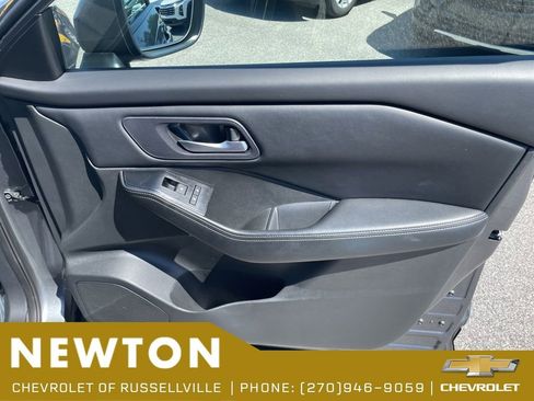 Used 2024 Nissan Rogue SV AWD/4WD image 25